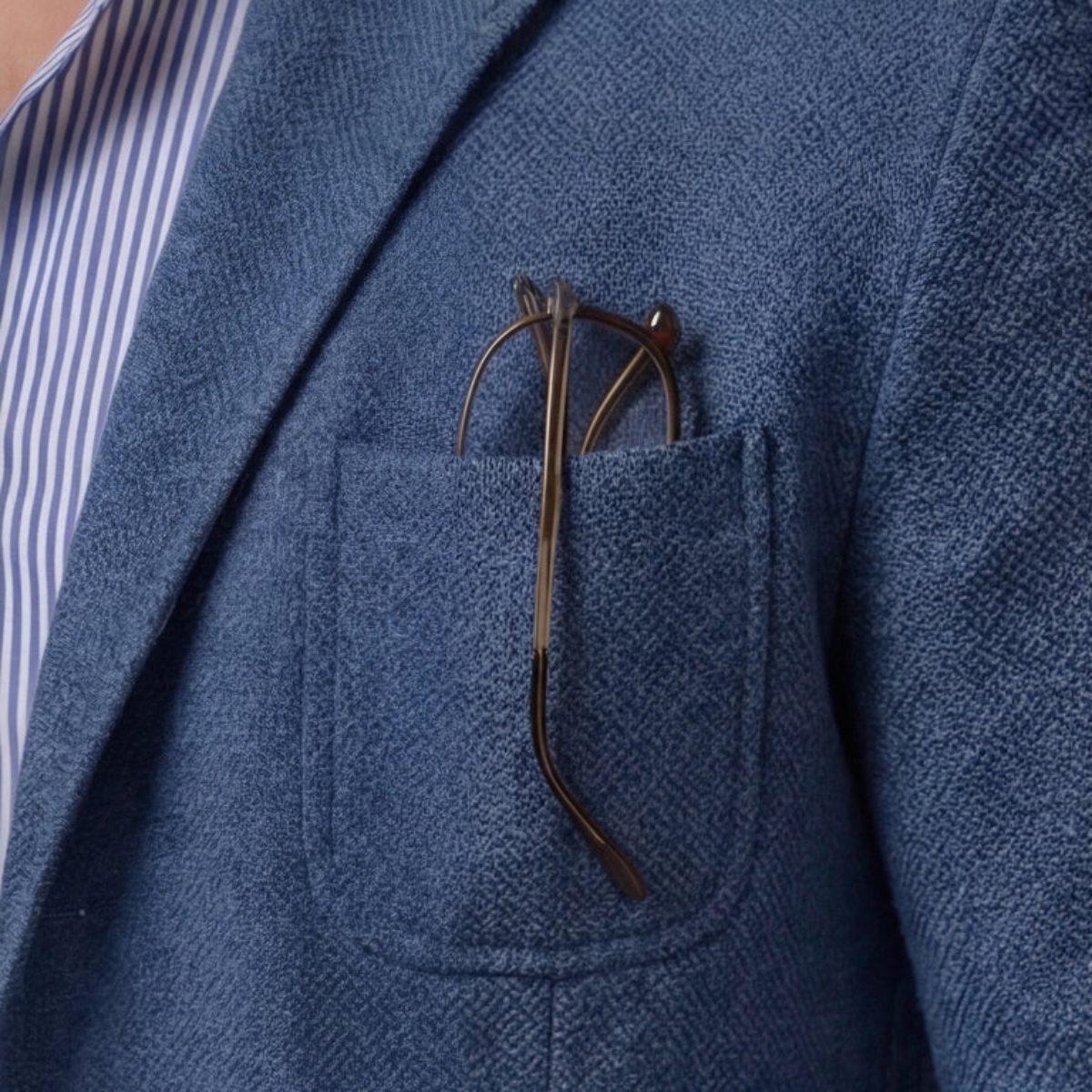 The Ellington Men’s Lightweight Slim Fit Blazer