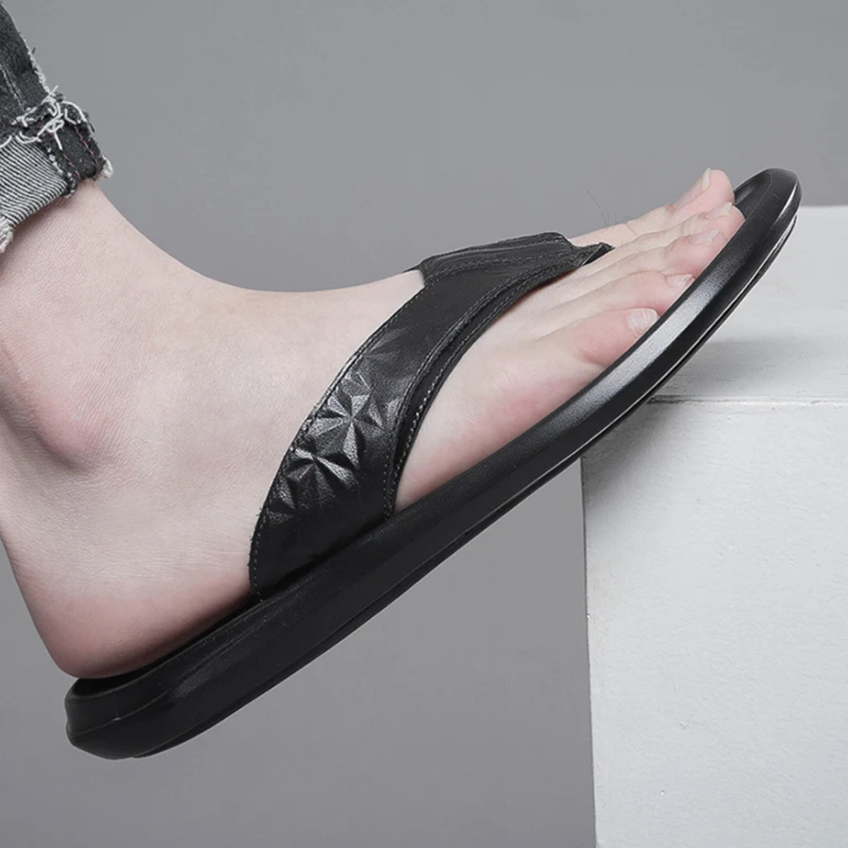 The Grosseto Men’s Trendy Lightweight Flip Flops